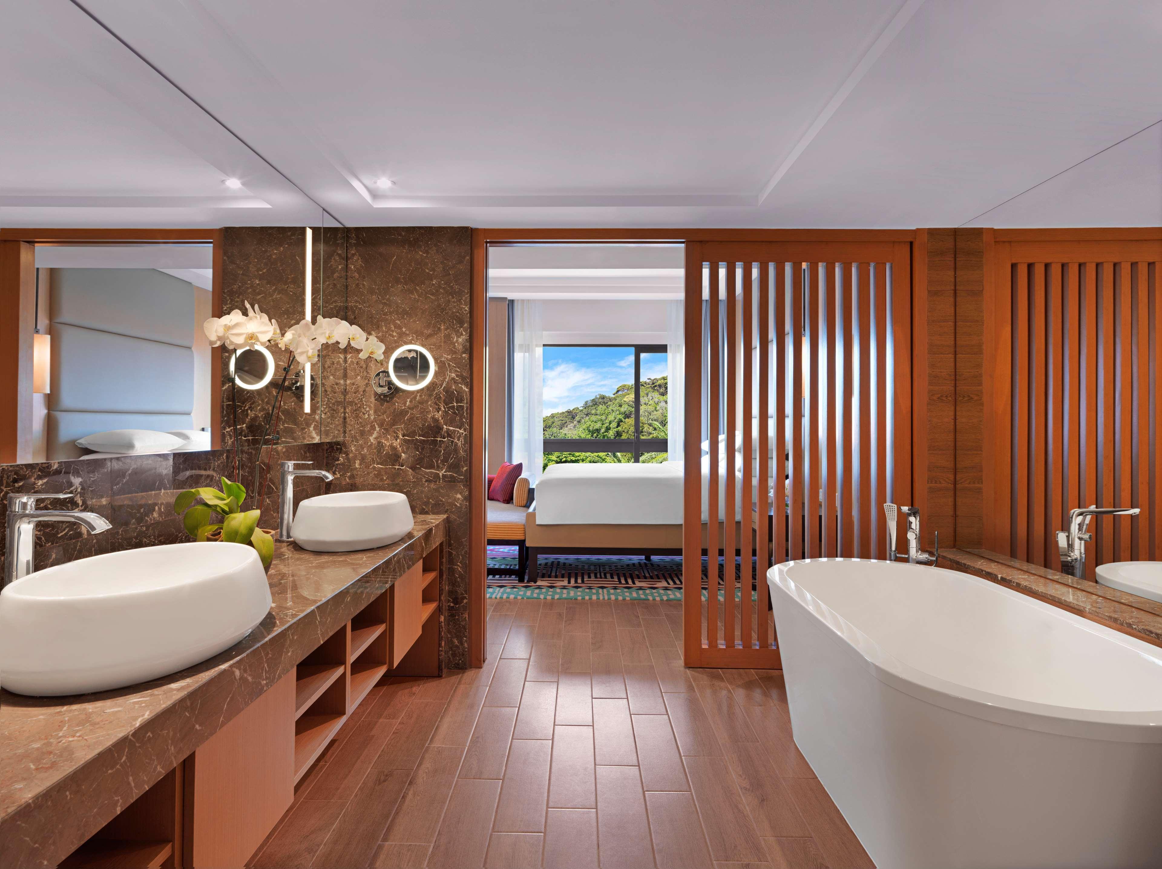 Hyatt Regency Kuantan Resort Exteriér fotografie Deluxe Suite bathroom