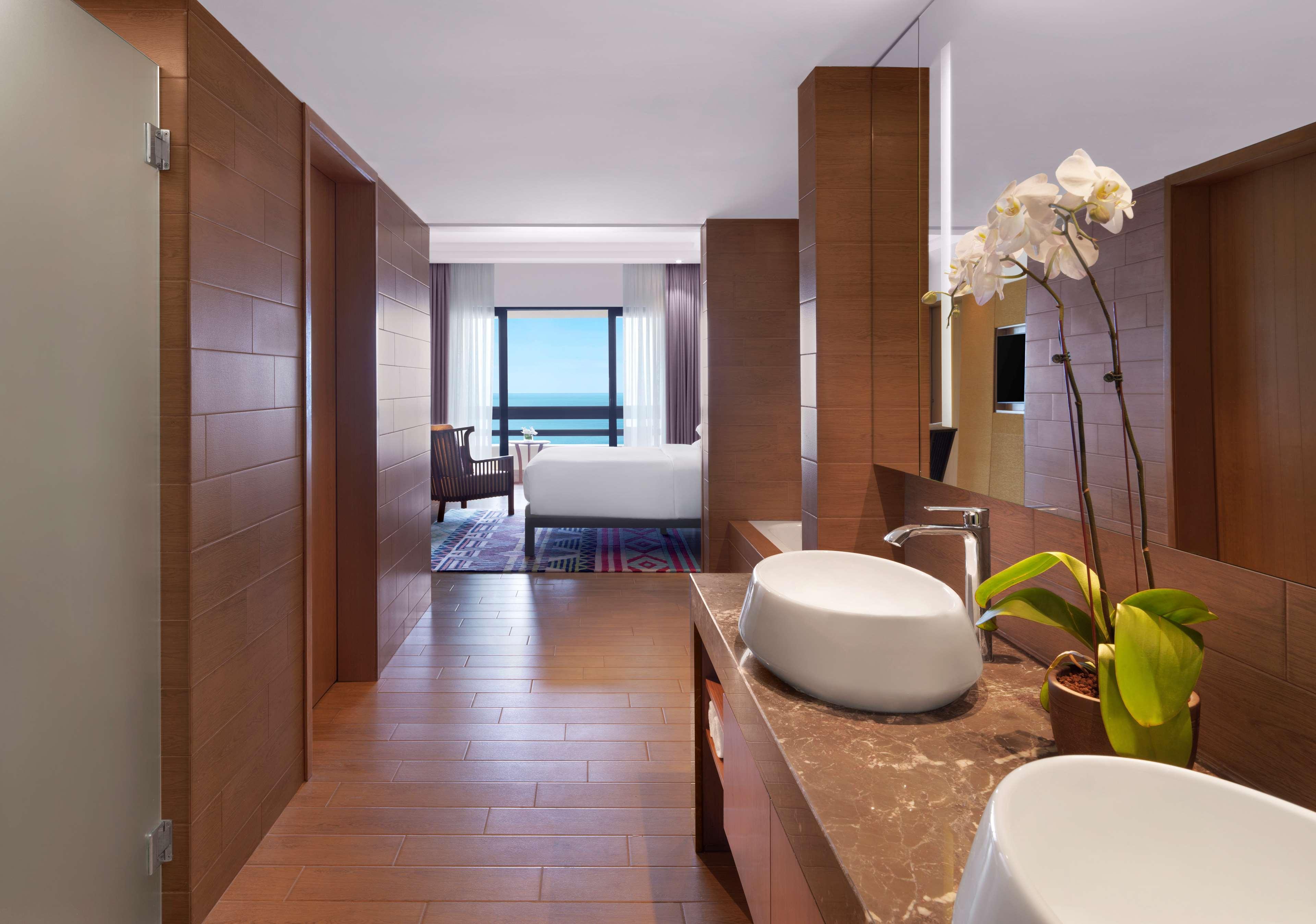Hyatt Regency Kuantan Resort Exteriér fotografie A bathroom at the hotel