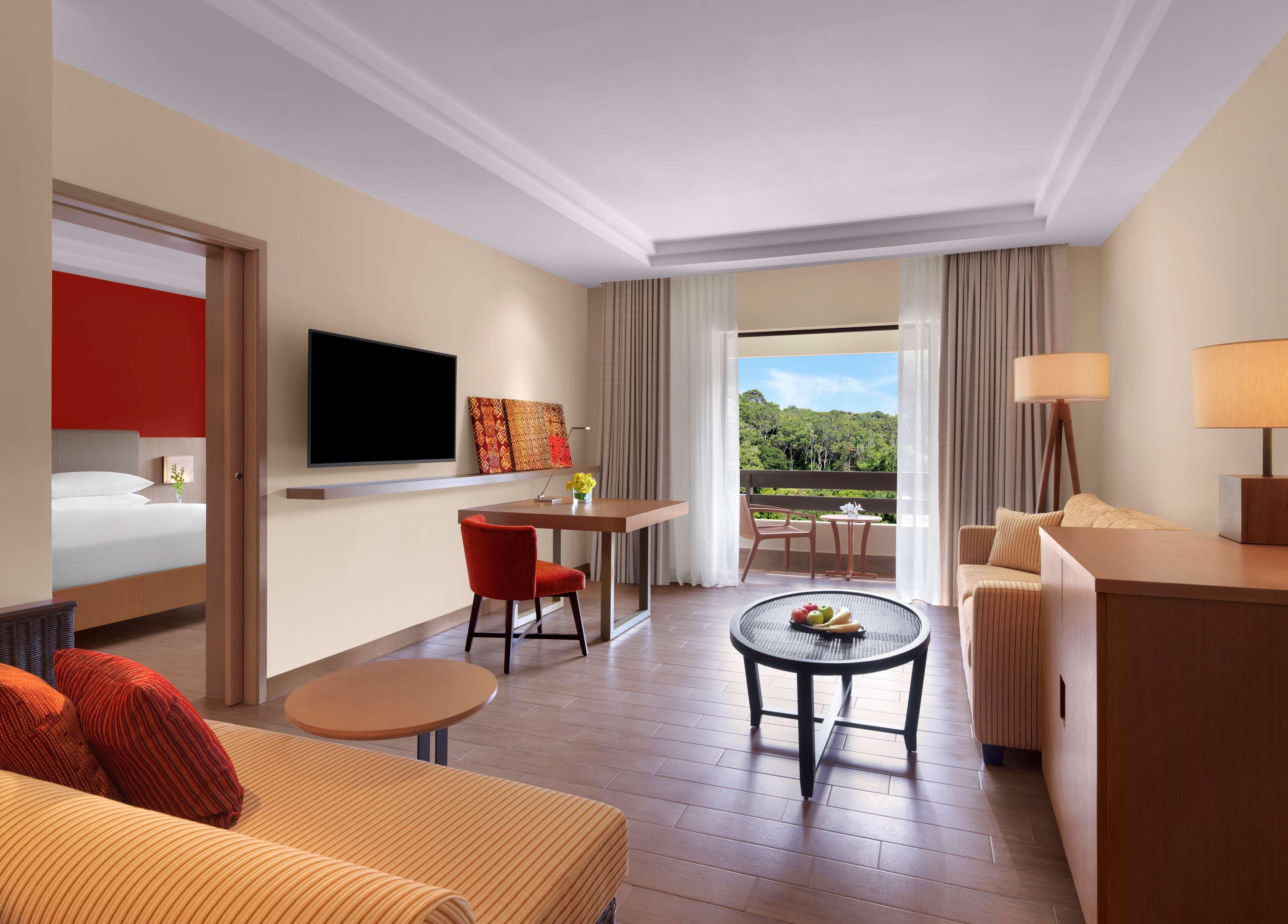 Hyatt Regency Kuantan Resort Exteriér fotografie A suite at the Hilton Athens