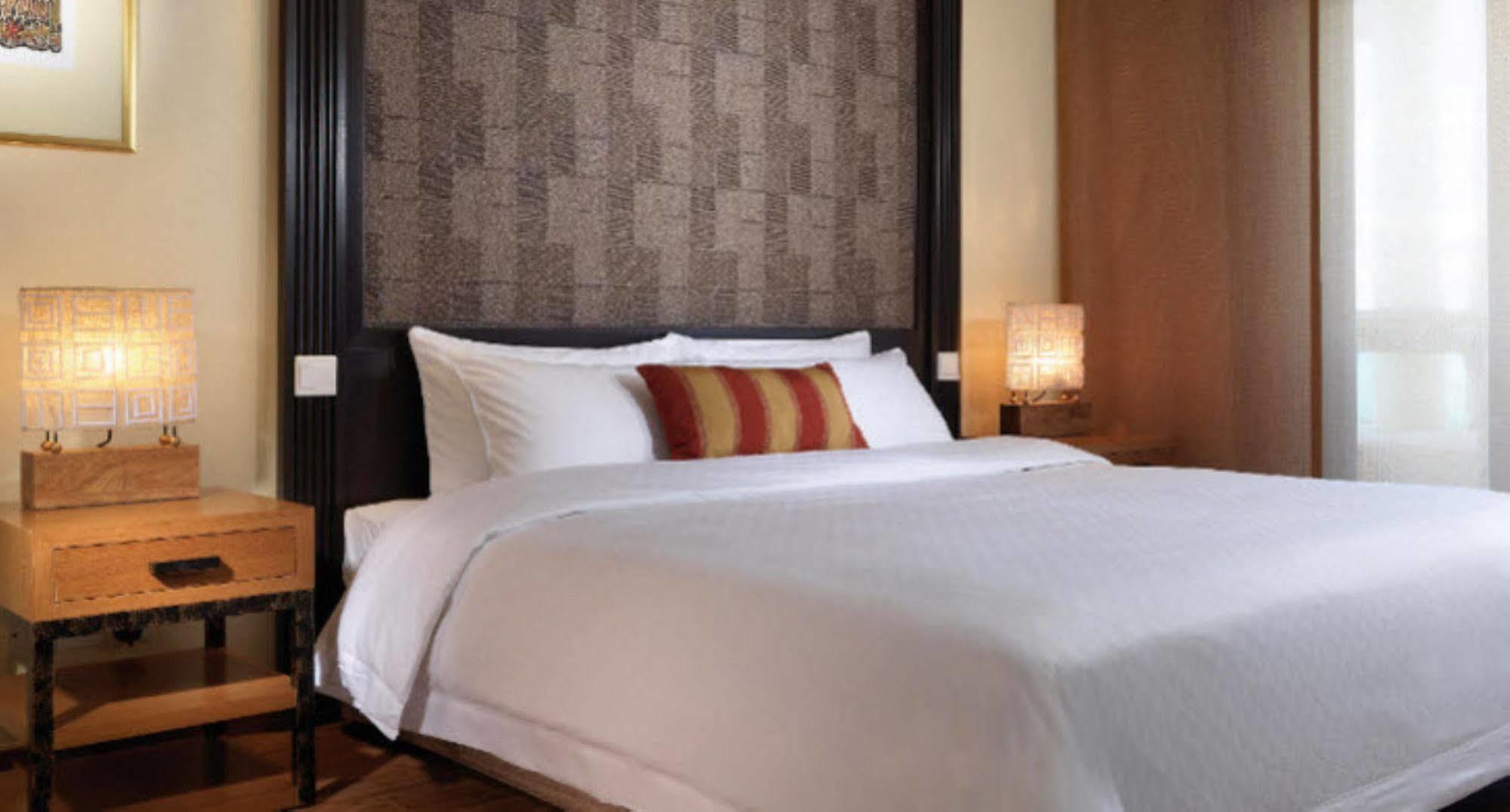 Hyatt Regency Kuantan Resort Exteriér fotografie A bed with a headboard