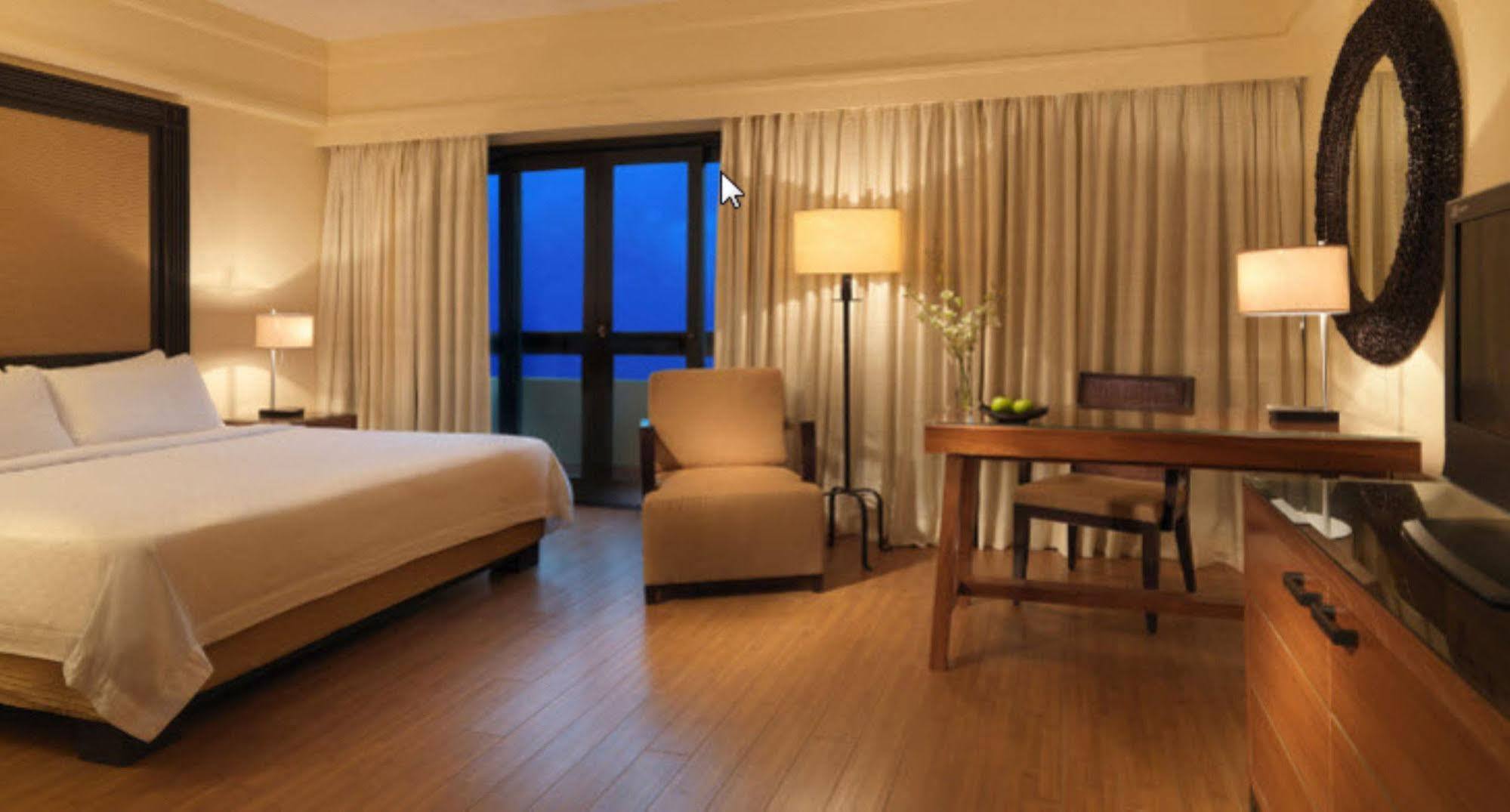 Hyatt Regency Kuantan Resort Exteriér fotografie A room at the hotel