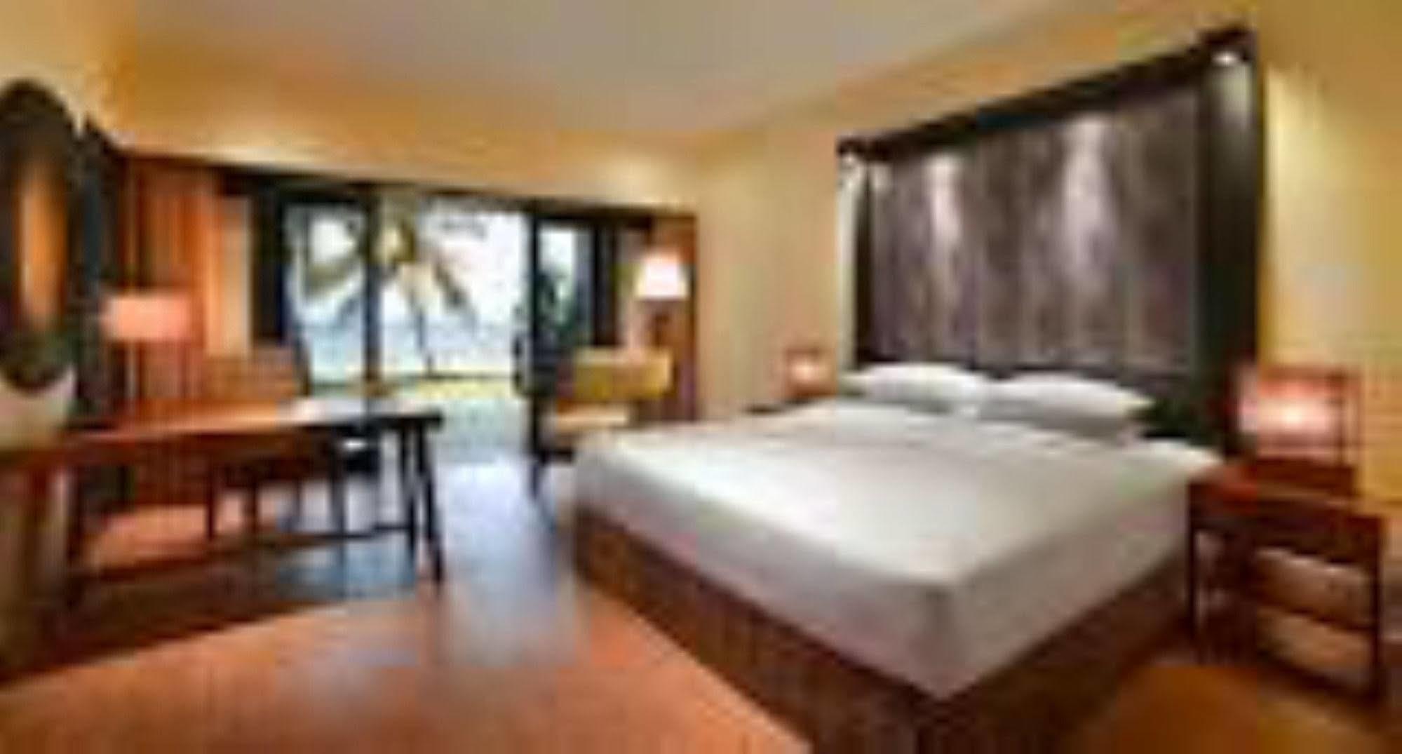 Hyatt Regency Kuantan Resort Exteriér fotografie A room at the hotel