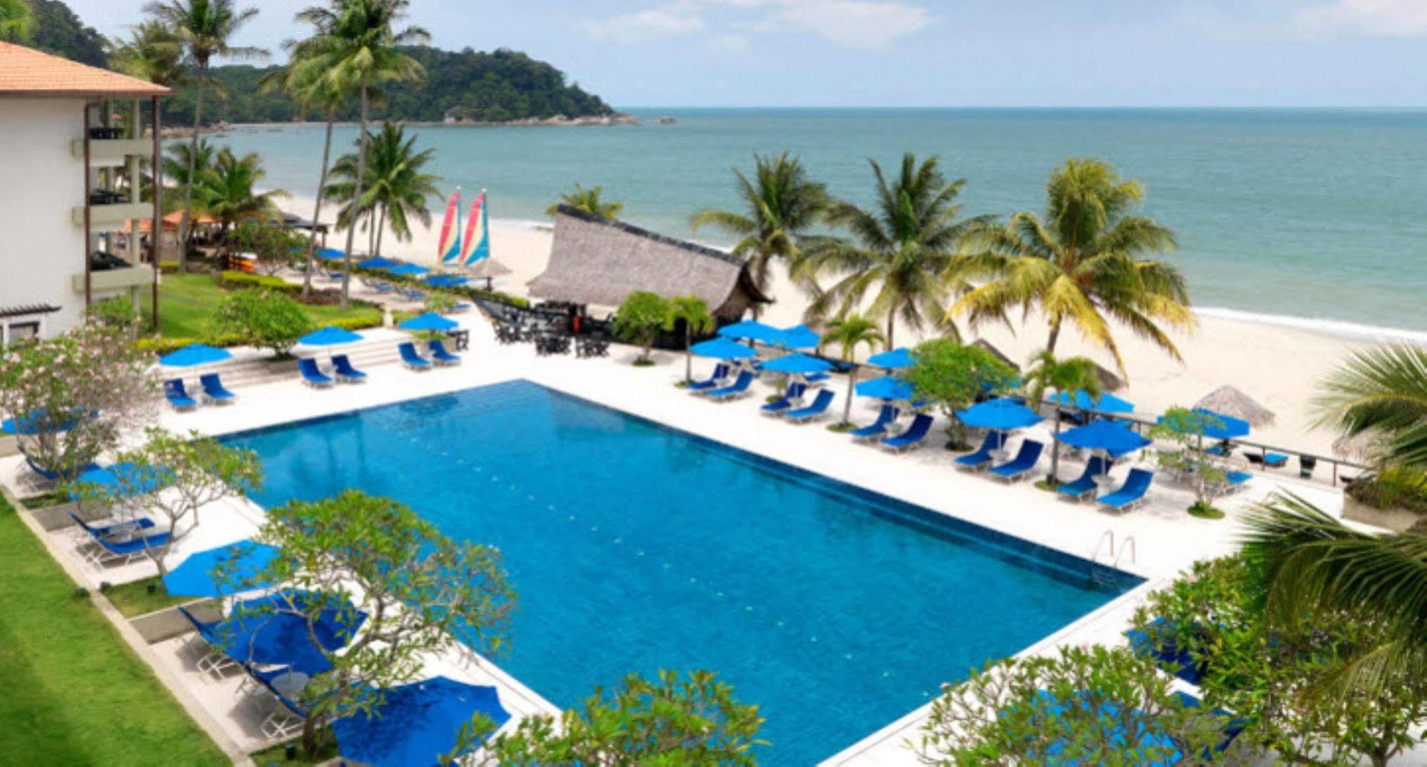 Hyatt Regency Kuantan Resort Exteriér fotografie The swimming pool at the resort