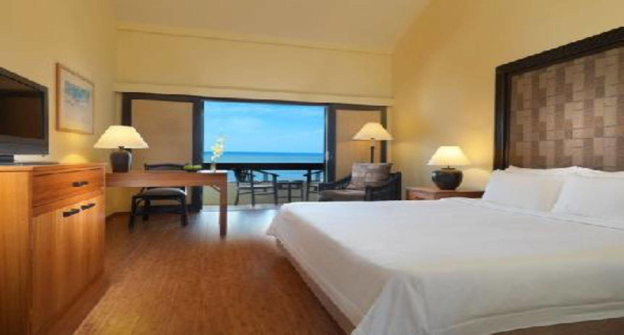 Hyatt Regency Kuantan Resort Exteriér fotografie A room at the hotel